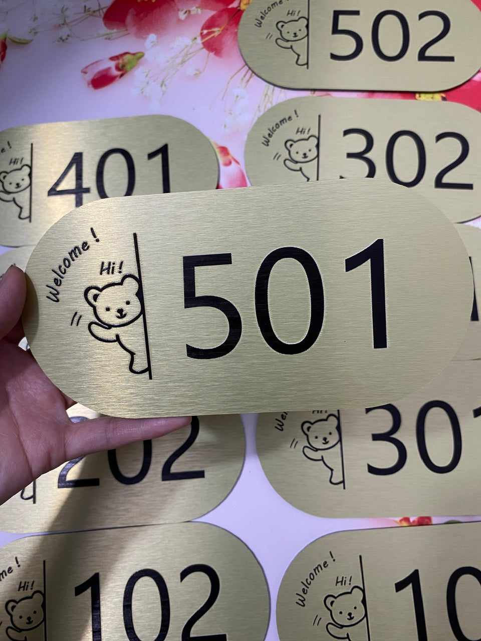 biển số alu màu vàng xước 20cm x 10 cm