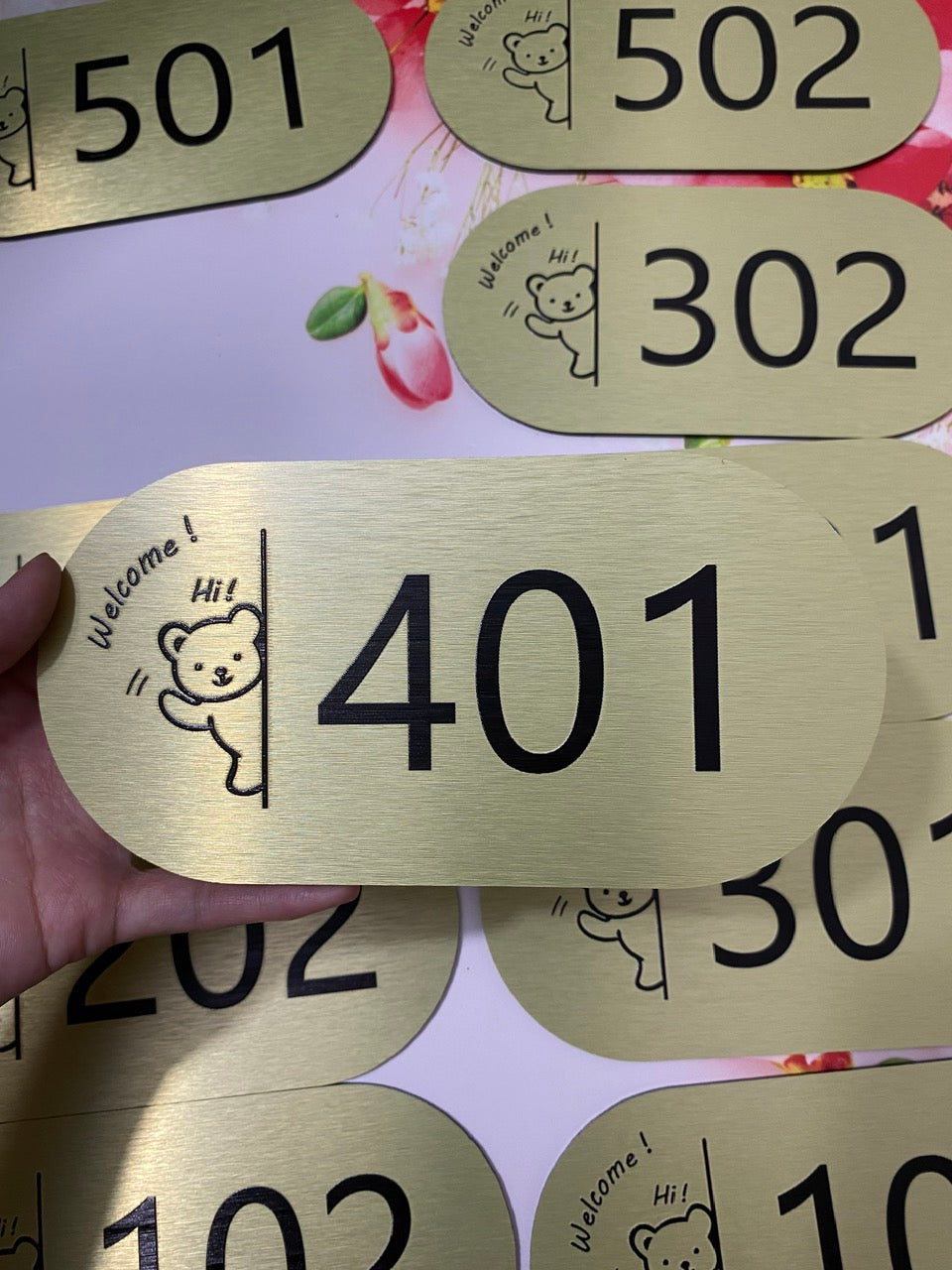 biển số alu màu vàng xước 20cm x 10 cm