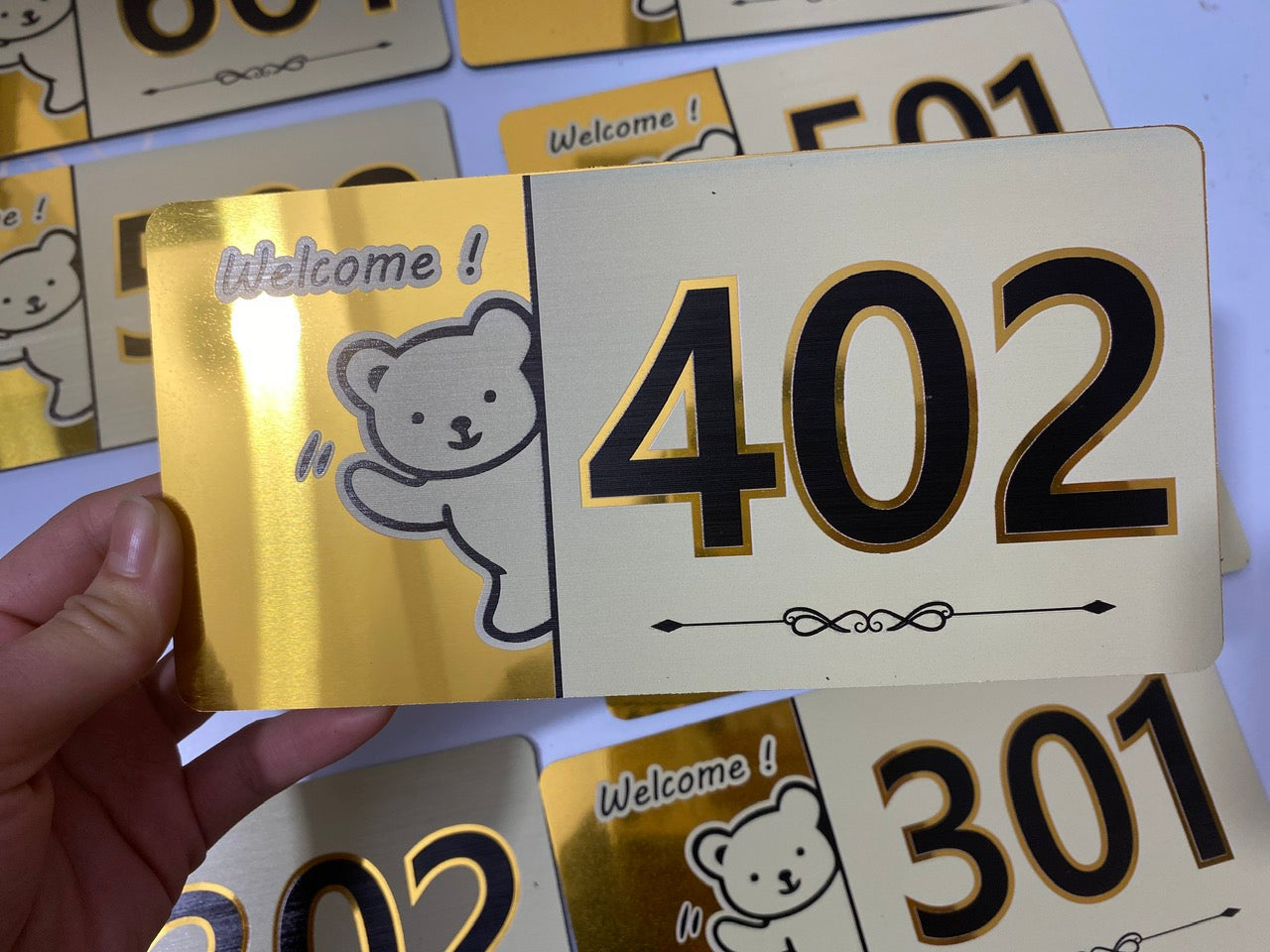 alu màu vàng gương 20cm x 10 cm