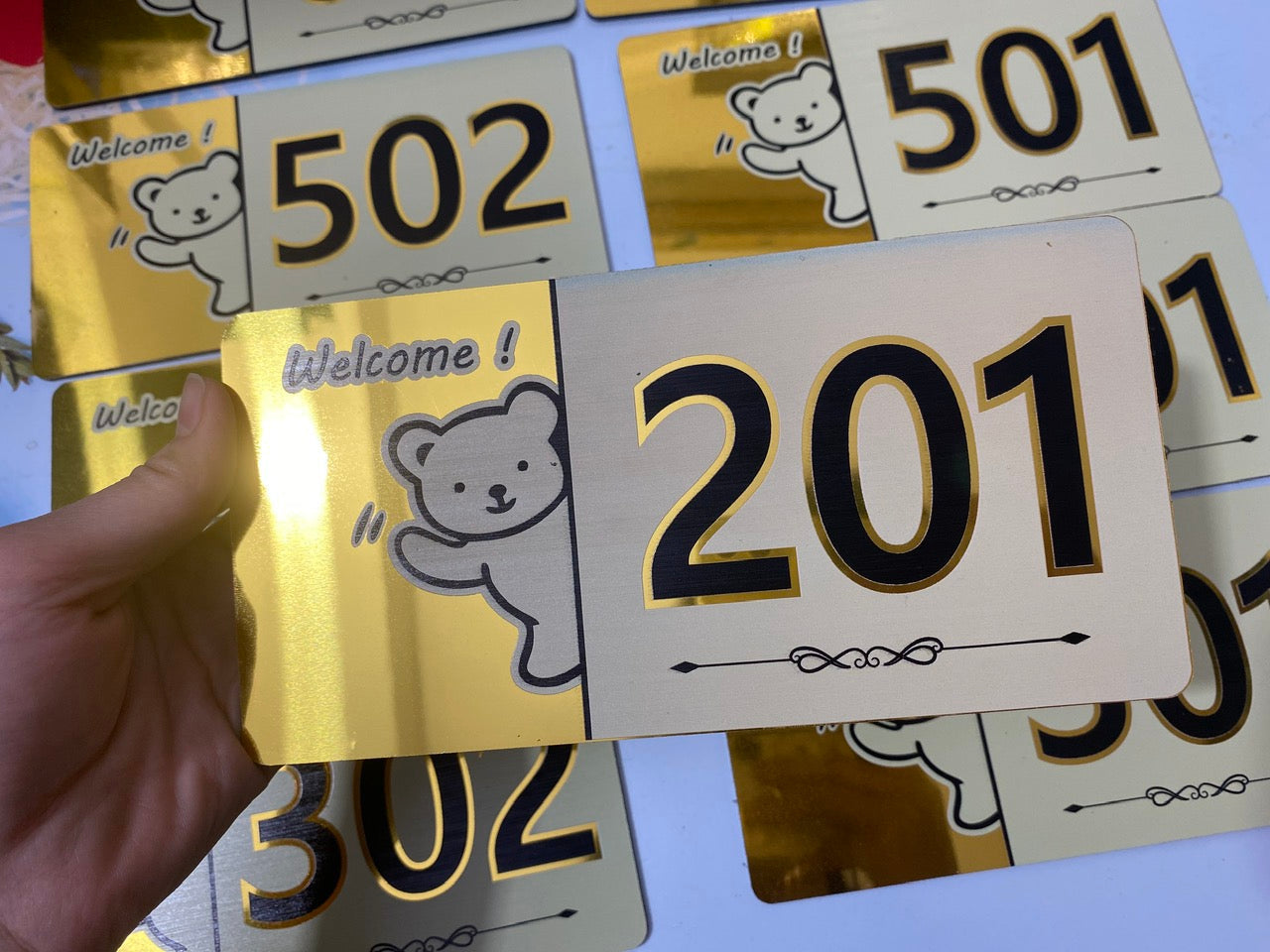 alu màu vàng gương 20cm x 10 cm