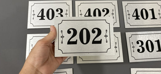 biển alu bạc xước 10cm x 15 cm